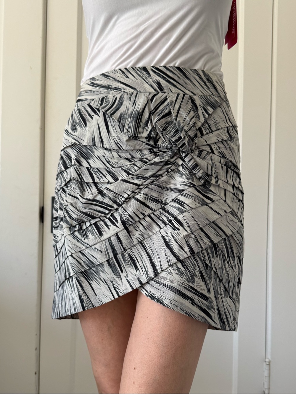 leifsdottir Black and White Knot-Detail Mini Skirt